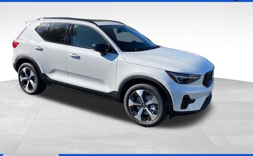 2026 Volvo XC40 Plus Dark