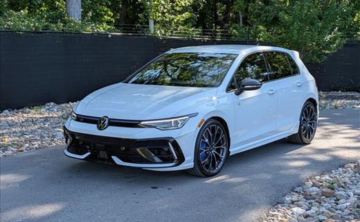 2025 Volkswagen Golf R 2 0 TSI