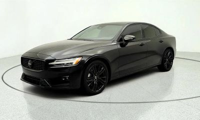 2024 Volvo S60 Plus Black Edition