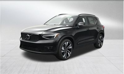 2026 Volvo XC40 Plus Dark