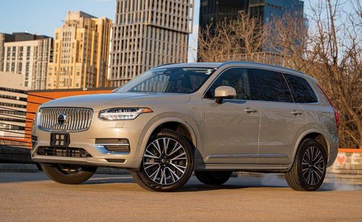 2025 Volvo XC90 Plus Bright