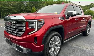 2023 GMC Sierra Denali