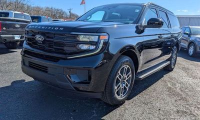 2026 Ford Expedition MAX Active