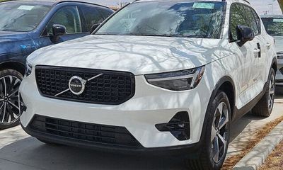 2026 Volvo XC40 Plus Dark