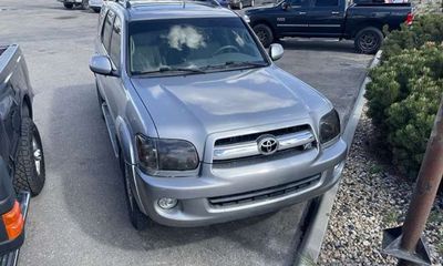 2005 Toyota Sequoia SR5