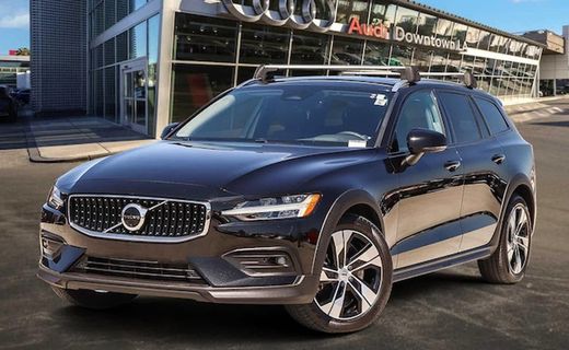 2023 Volvo V60CC Plus