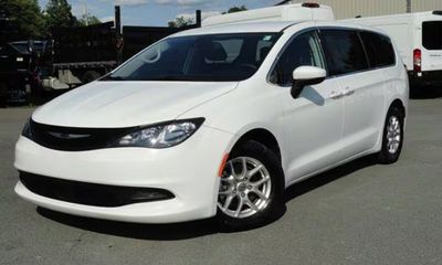 2023 Chrysler Voyager LX