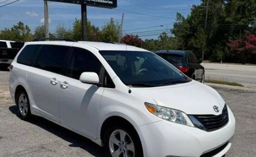 2011 Toyota Sienna LE