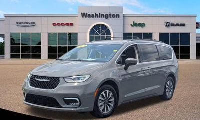 2023 Chrysler Pacifica Touring L
