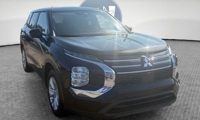 2026 Mitsubishi Outlander ES