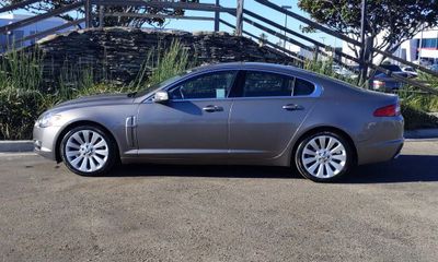 2009 Jaguar XF Premium Luxury