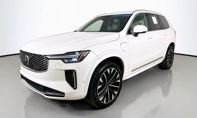 2026 Volvo XC90 Plus Bright