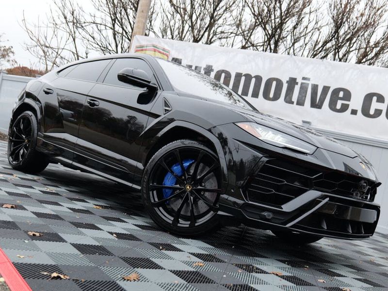 2021 Lamborghini Urus — a typically priced live listing