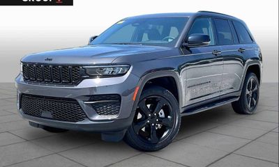 2023 Jeep Grand Cherokee Laredo Altitude