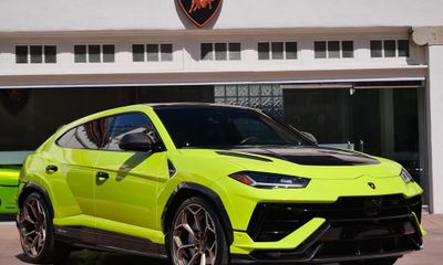 2024 Lamborghini Urus Performante