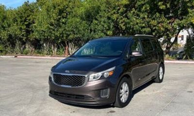 2016 Kia Sedona EX Middle Level
