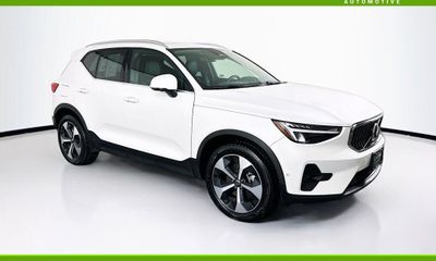 2025 Volvo XC40 Plus Bright