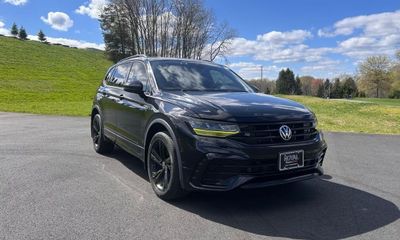 2023 Volkswagen Tiguan 4MOTION SE Black