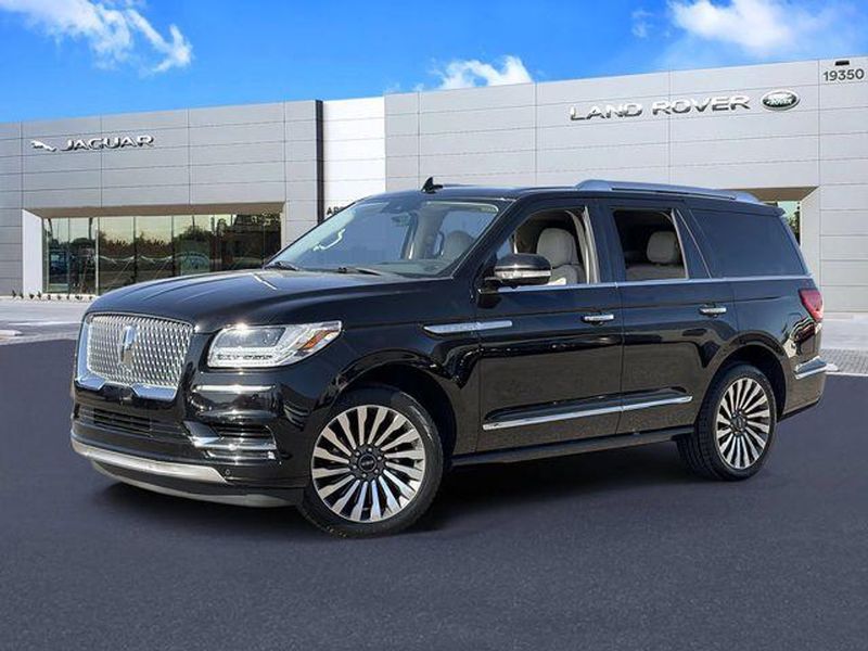 2018 Lincoln Navigator — a typically priced live listing