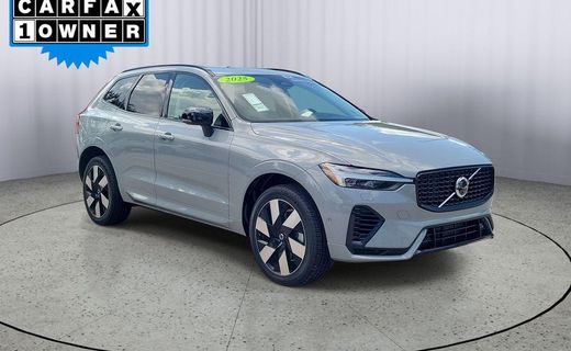 2025 Volvo XC60 Plus Dark