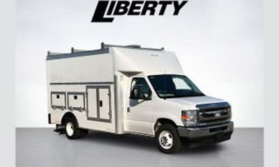 2027 Ford E-450 Base