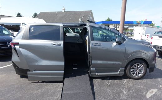 2026 Toyota Sienna LE