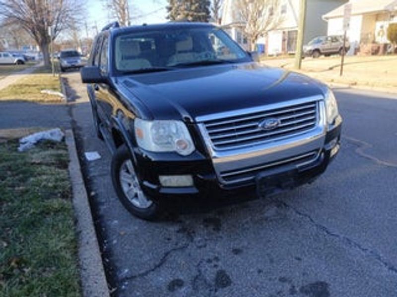 2008 Ford Explorer — a typically priced live listing