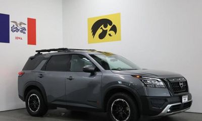 2025 Nissan Pathfinder SV