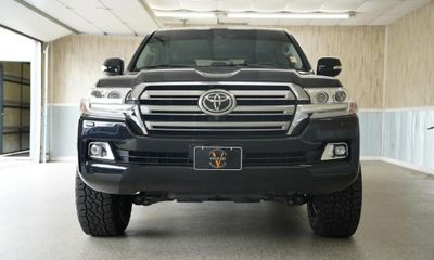 2017 Toyota Land Cruiser VX R