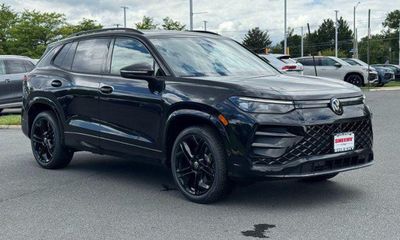 2026 Volkswagen Tiguan 4MOTION SE Black