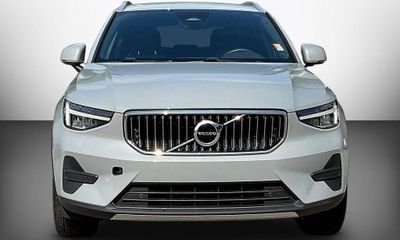 2024 Volvo XC40 Core Bright Dark