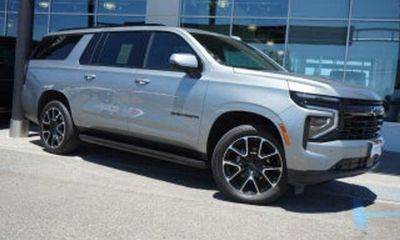 2023 Chevrolet Suburban LS