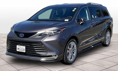 2024 Toyota Sienna Platinum