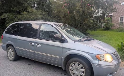 2005 Chrysler Town AND Country Limited