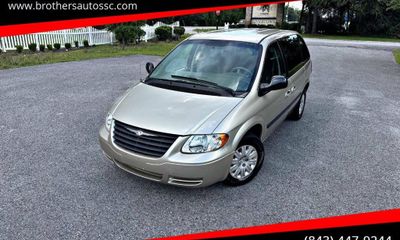 2005 Chrysler Town AND Country Base LX