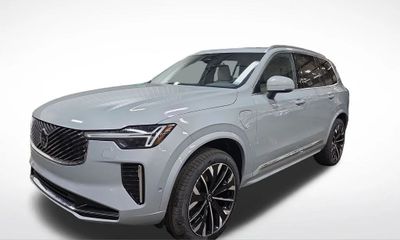 2026 Volvo XC90 Plus Bright