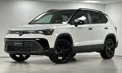 2026 Volkswagen Taos 4Motion SE Black