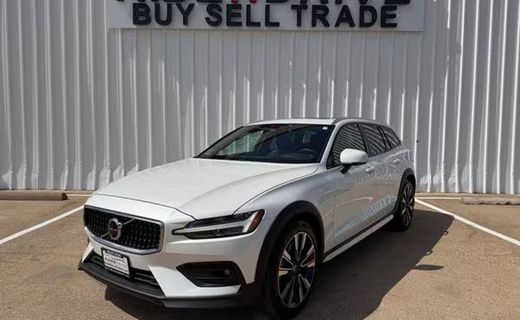 2023 Volvo V60CC Ultimate