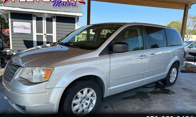 2009 Chrysler Town AND Country LX