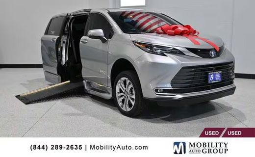 2024 Toyota Sienna Platinum