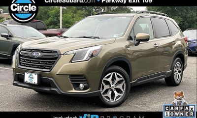 2023 Subaru Forester Premium ES Smart