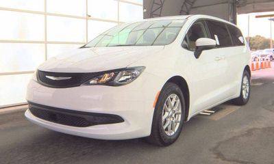 2022 Chrysler Voyager LX