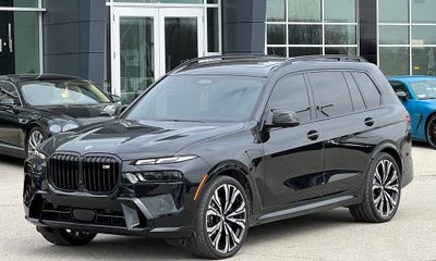2023 BMW X7 M60i