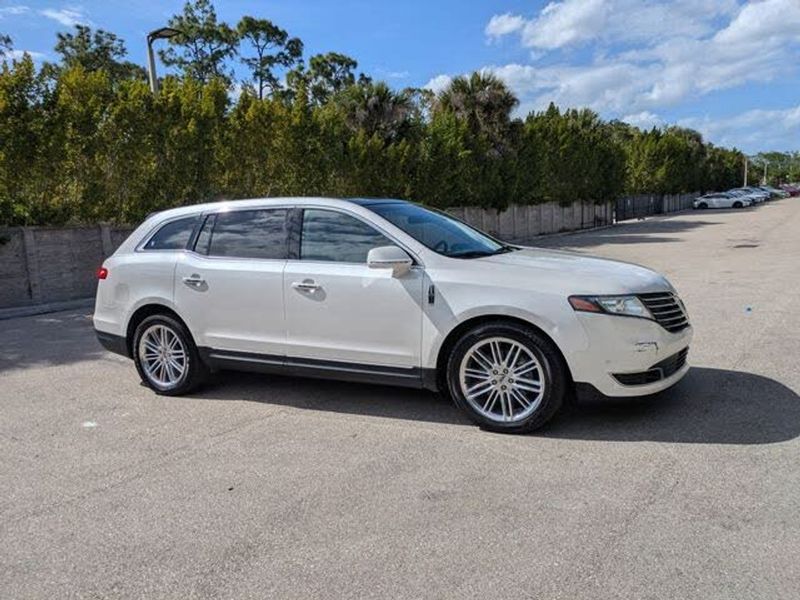 2018 Lincoln MKT — a typically priced live listing