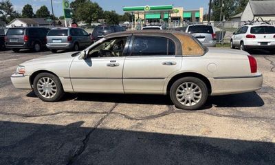 2006 Lincoln Town CAR Signature