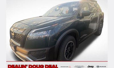 2025 Nissan Pathfinder SV