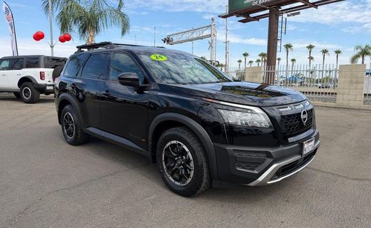 2024 Nissan Pathfinder SV