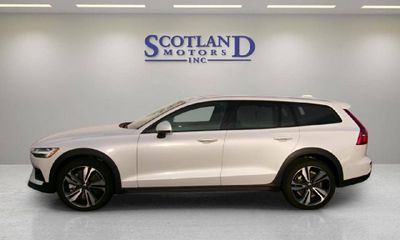2025 Volvo V60CC Plus