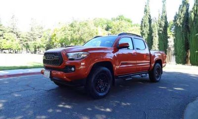 2017 Toyota Tacoma SR SR5 TRD