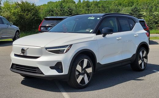 2024 Volvo XC40 Plus Dark